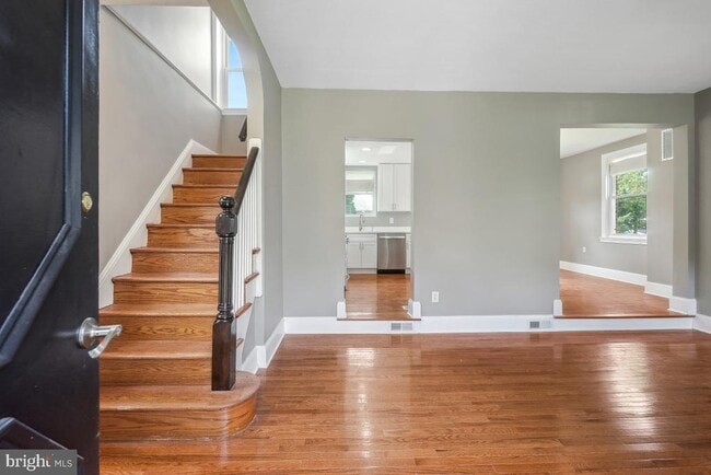 Photo - 2615 Otis St NE