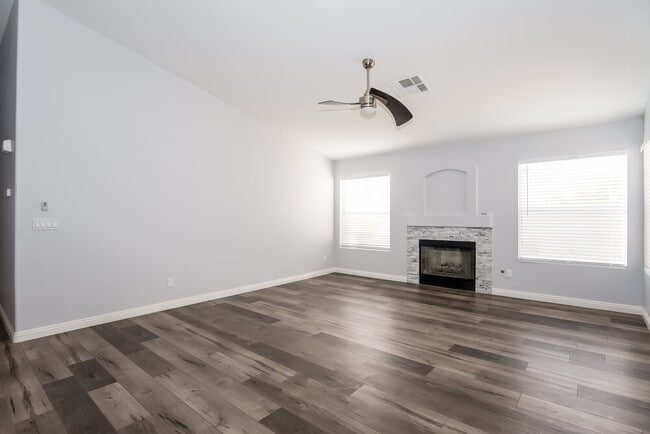 Photo - 704 Colonnade Row Dr