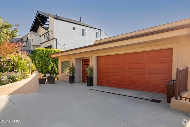 Building Photo - 5293 Calatrana Dr Rental