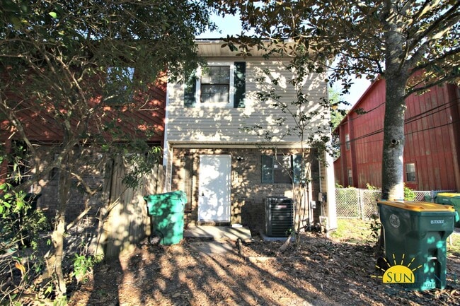 Building Photo - Nice 2 Bedroom Townhouse in Fort Walton