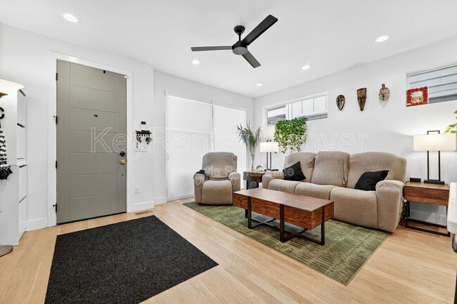 Photo - 1299 Newton St