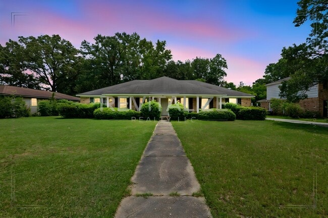 Building Photo - Spacious 4BR/2.5BA West Mobile Home – Room to Grow in a Convenient Location!