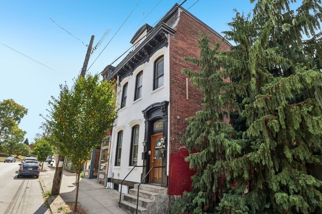 Building Photo - 4723 Butler St Unit Upper