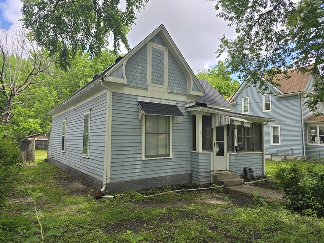 232 Center St