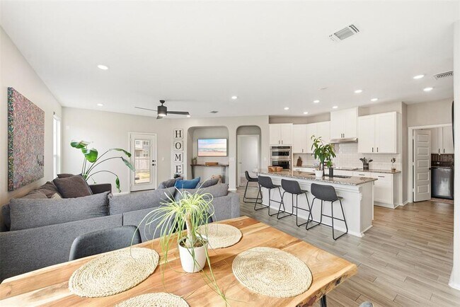 Photo - 1506 Dragonfly Loop