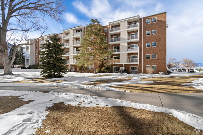 Building Photo - 1200 Golden Cir Rental