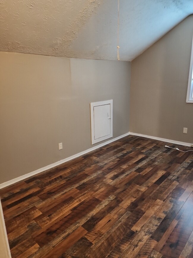 Photo - 515 Ben Hur Ave