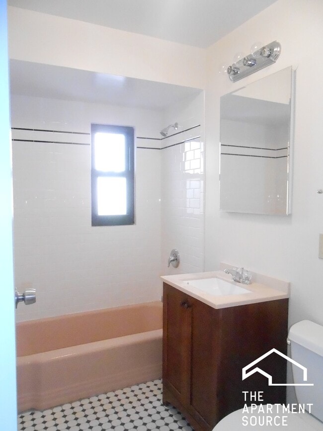 Photo - 1644 W Sherwin Ave Unidad 2B