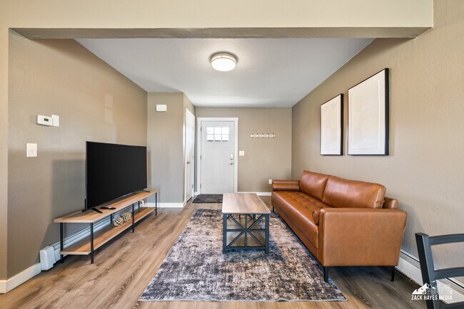 901 E 46th Ct Unit 1