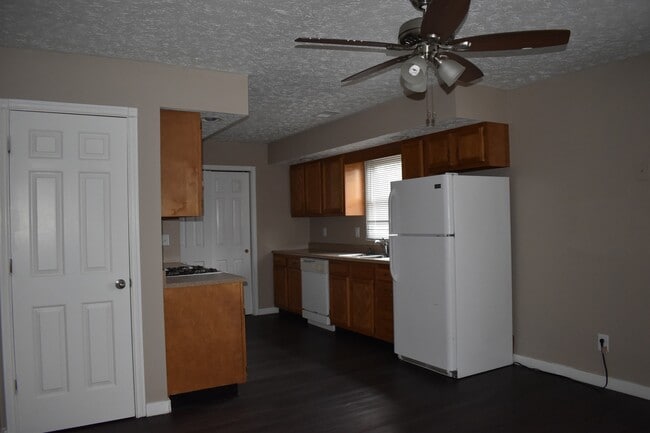 Building Photo - 2 Bedroom duplex