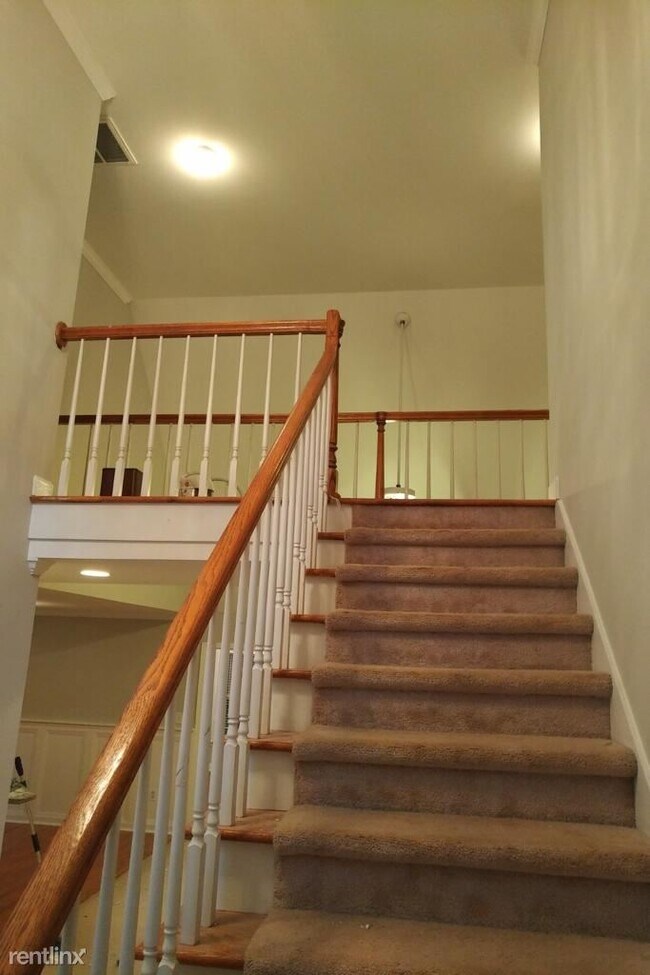 Photo - 5 br, 2.5 bath House - 1420 Julian Drive