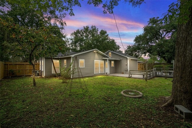 Photo - 1110 Woods Dr