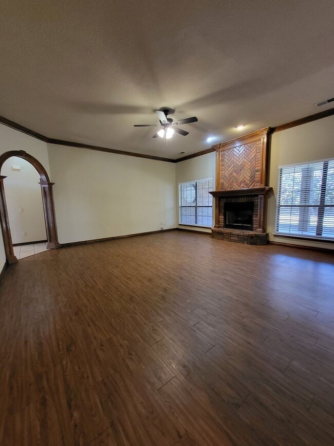 Photo - (3) Bed/(2.5) Bath with over 2000sqft in Blanchard Avail NOW!