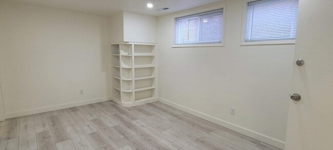Photo - 905 Charlton Cir Unit B