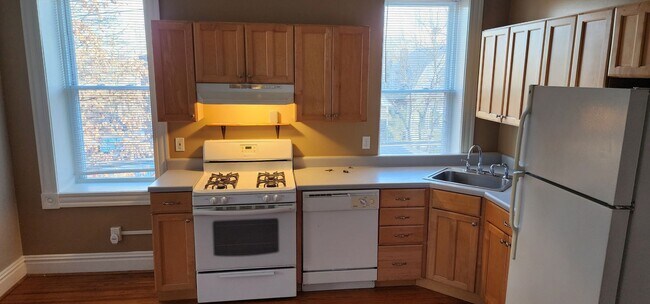 Photo - 4216-4216 Dewey Ave Unit 4214A - 2nd Floor