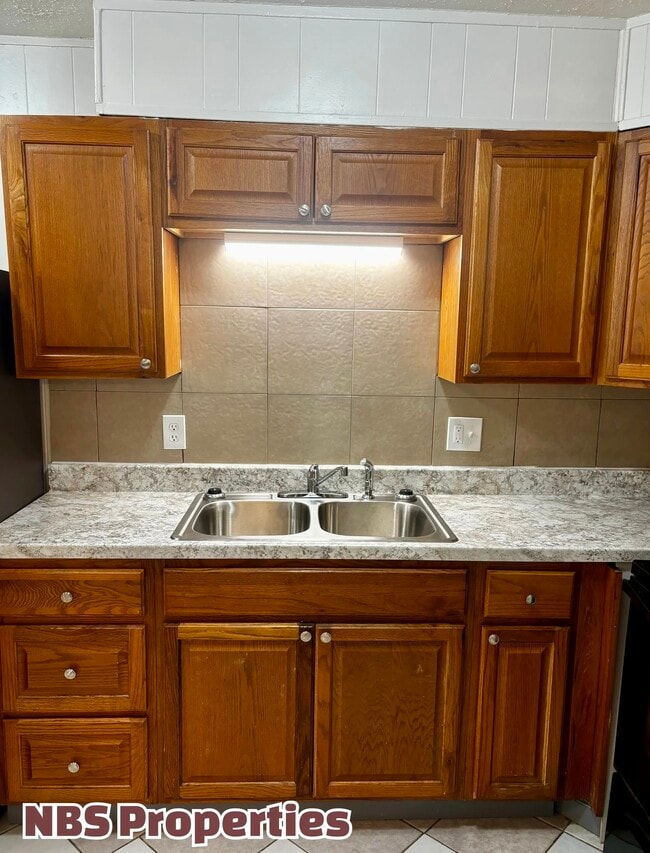 Photo - 867 N Gallaher View Rd