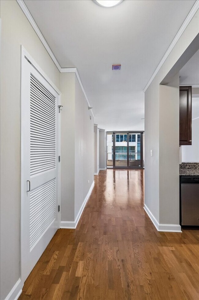 Photo - 420 E Waterside Dr Unit 807