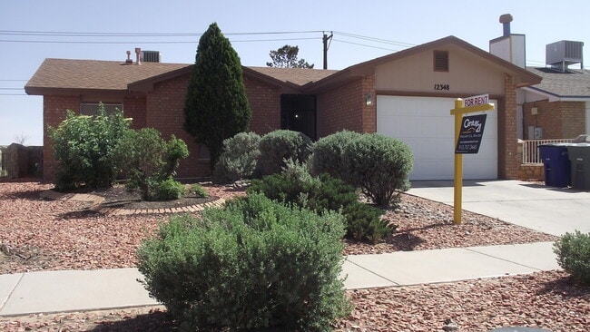 Building Photo - East El Paso 3 bed Refrig A/C!