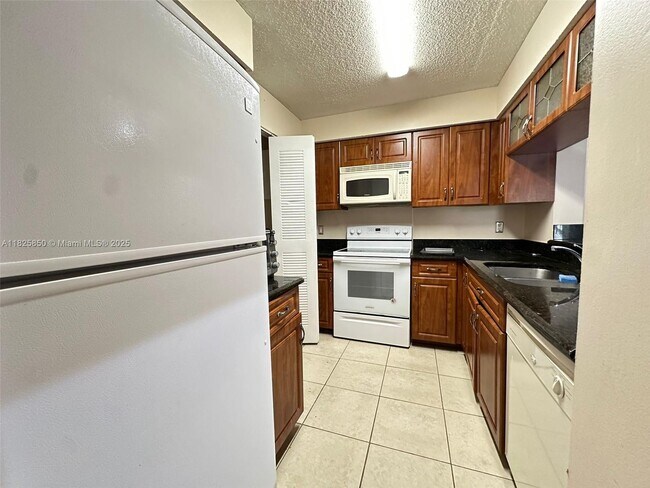 Photo - 1231 SW 46th Ave Unidad 516 Rental