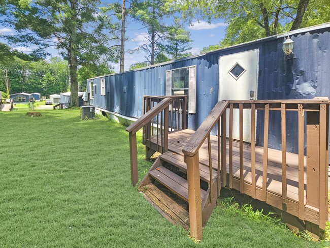 Building Photo - 412 McElhaney Rd Rental