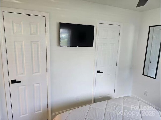 Photo - 1406 E 35th St