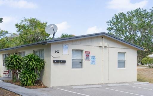 Building Photo - 907 5th St Unit 1
