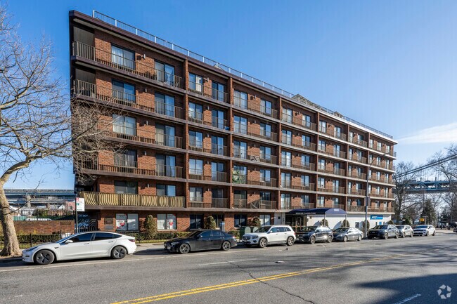 Fotografía del edificio - Bridge-Hamilton Realty