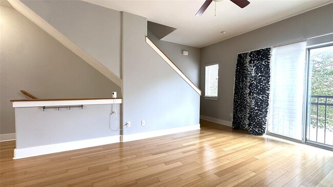 Photo - 13420 LYNDHURST St