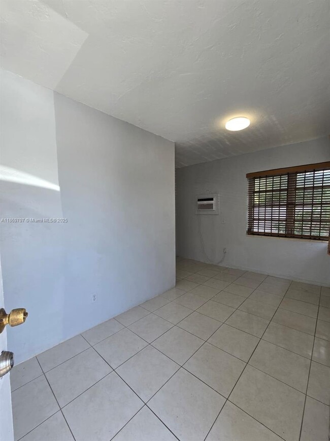 Photo - 1437 NE 110th Terrace Unidad 1