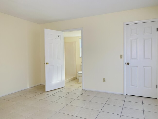 Photo - 115 Windtree Ln