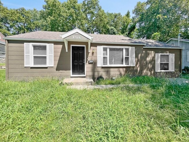Building Photo - 4516 Greeley Ave Rental