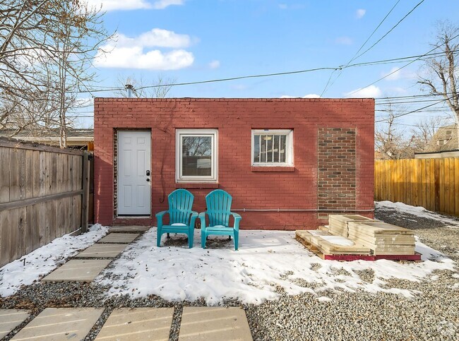 Building Photo - Remodeled and Furnished 1BD, 1BA in the Hi... Rental