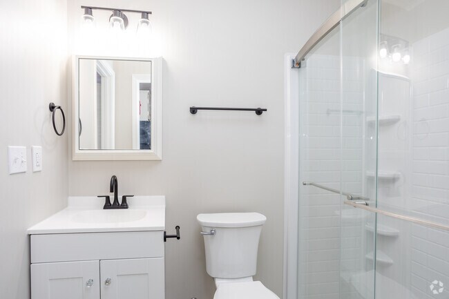 1BR, 1BA - 700SF - Bathroom
