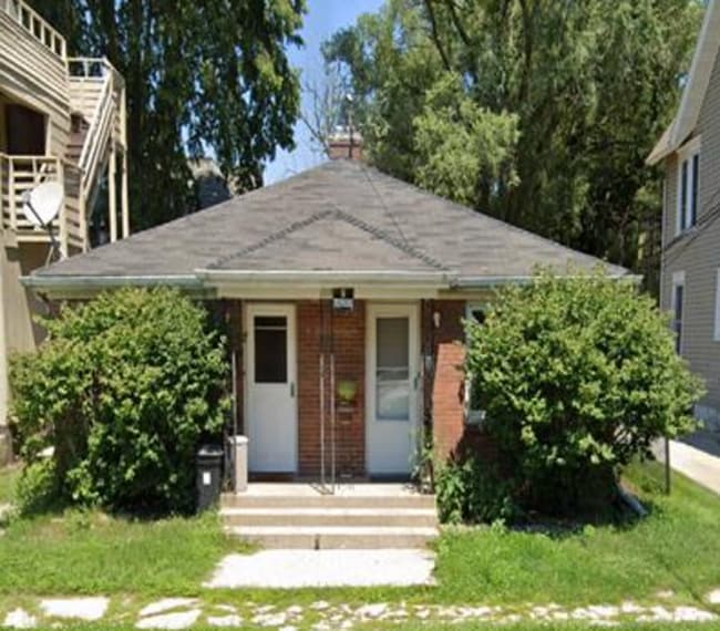 Building Photo - 1110 17th Ave