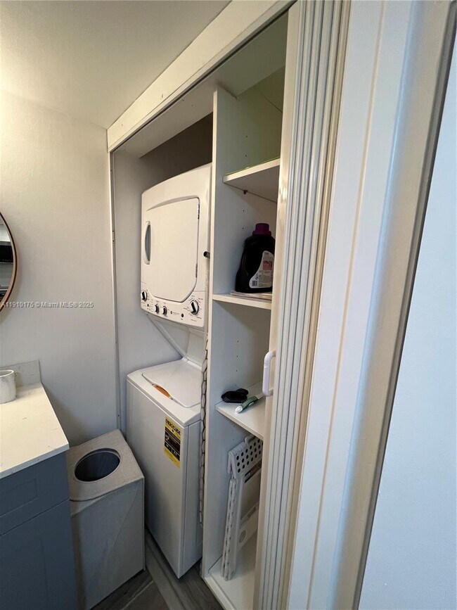 Photo - 540 Brickell Key Dr Unit 312