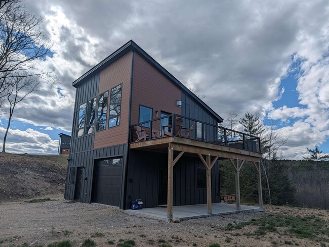 Building Photo - 274 Ragged Mountain Rd