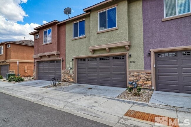 Photo - Townhome short drive to freeway. 3 bedroom 2 1/2 baths