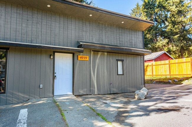 Photo - Waller Estates 4919-4929 Waller Road East Unit 4919