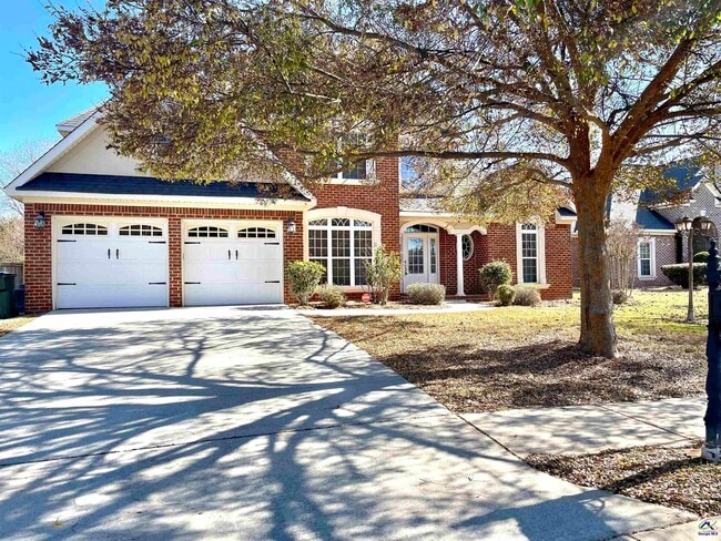 Photo - 300 Pembroke Pointe