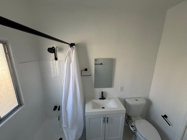 Photo - 5137 1/2 W 21st St Unit Quiet updated studio