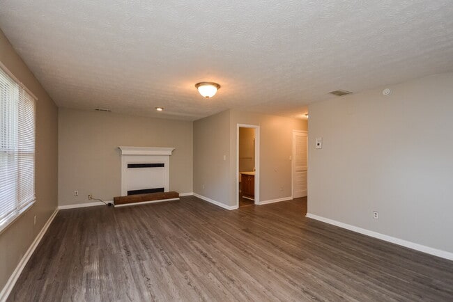 Photo - 2130 Country Walk Way SE