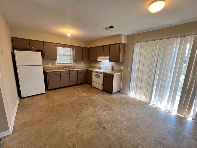 Photo - MOVE-IN SPECIAL: 2 WEEKS FREE ON THE FIRST FULL MONTH’S RENT