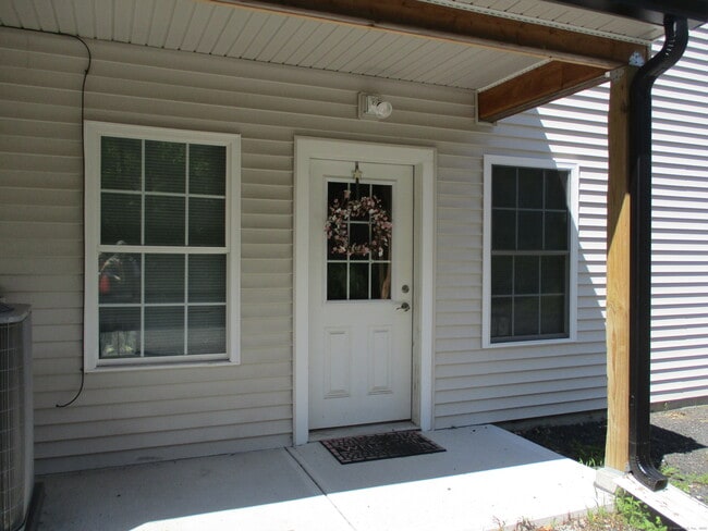 Building Photo - 1484 CT-171 Rental