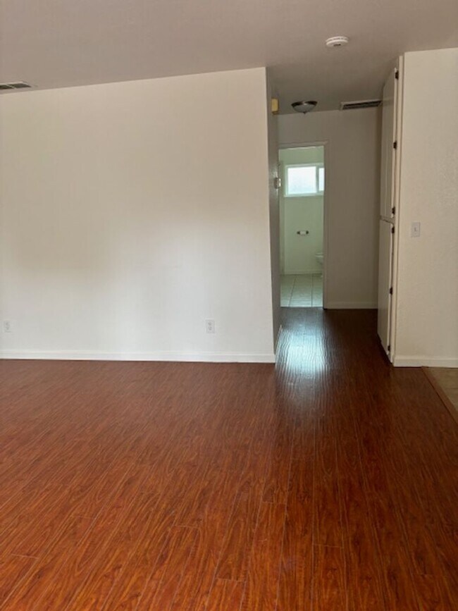 Cozy 2 Bedroom House with a 2 Car Garage House Rental in Tracy, CA