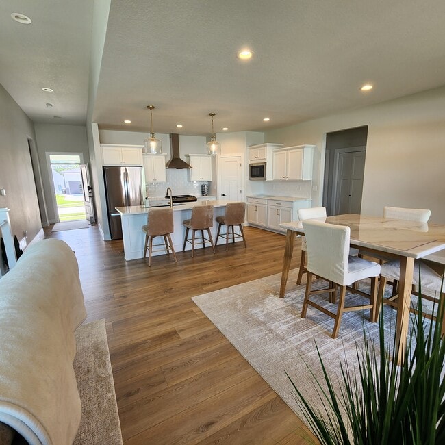 Photo - 895 Harrington Way