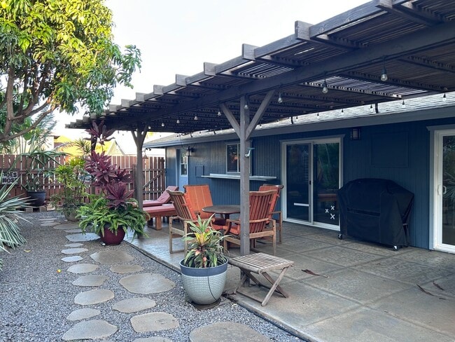 Building Photo - Dog Friendly 3 Bed / 2 Bath Home with Backyard Oasis