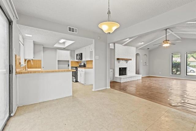 Photo - 1414 Kingsbridge Dr