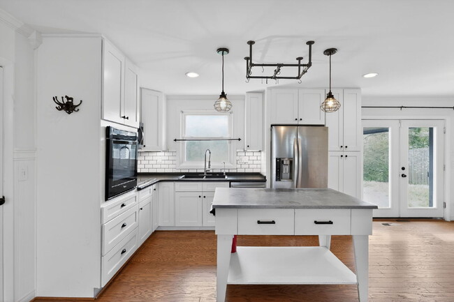 Photo - 138 Carriage Dr