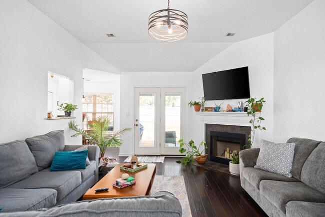 Photo - 525 Parkvue Village Way