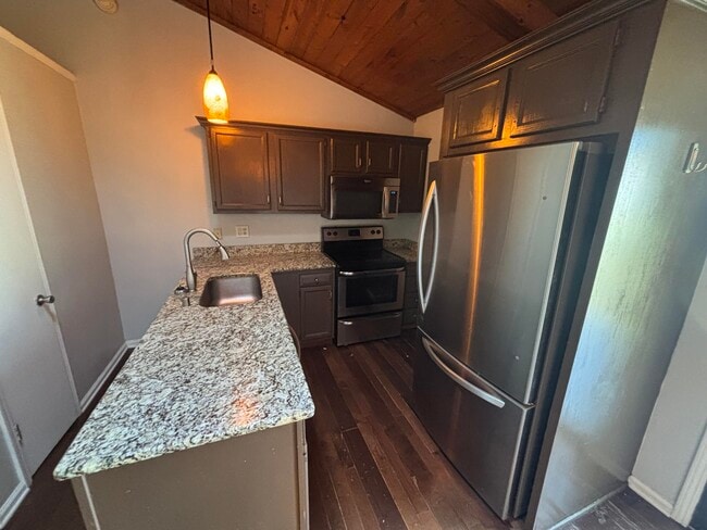 577 El Paseo Pl